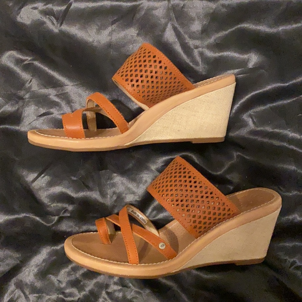 UGG leather wedge sandals in EUC size 7